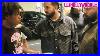Drake-Lectures-An-Autograph-Dealer-Who-He-See-S-Asking-For-An-Autograph-Everyday-In-New-York-Ny-01-dyie