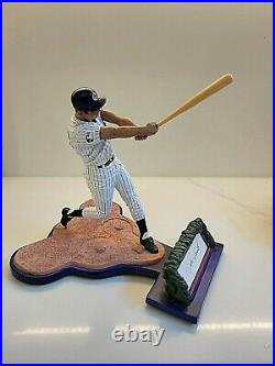 SIGNED RON SANTO ROMITO FIGURINE Limited Edition #496/500 Chicago Cubs with COA